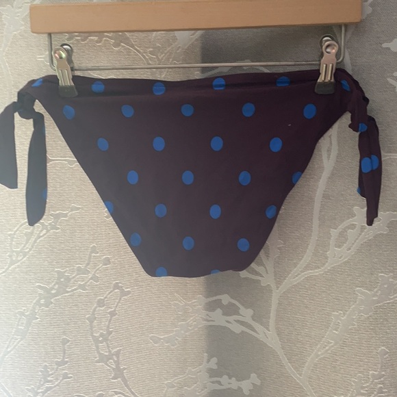 Bikini - Picture 5 of 6